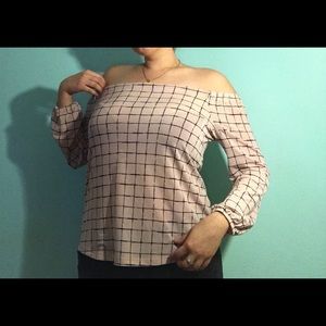 Light pink off the shoulder long sleeve top 💙